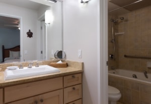 1-Bedroom Oceanside Premium Bathroom
